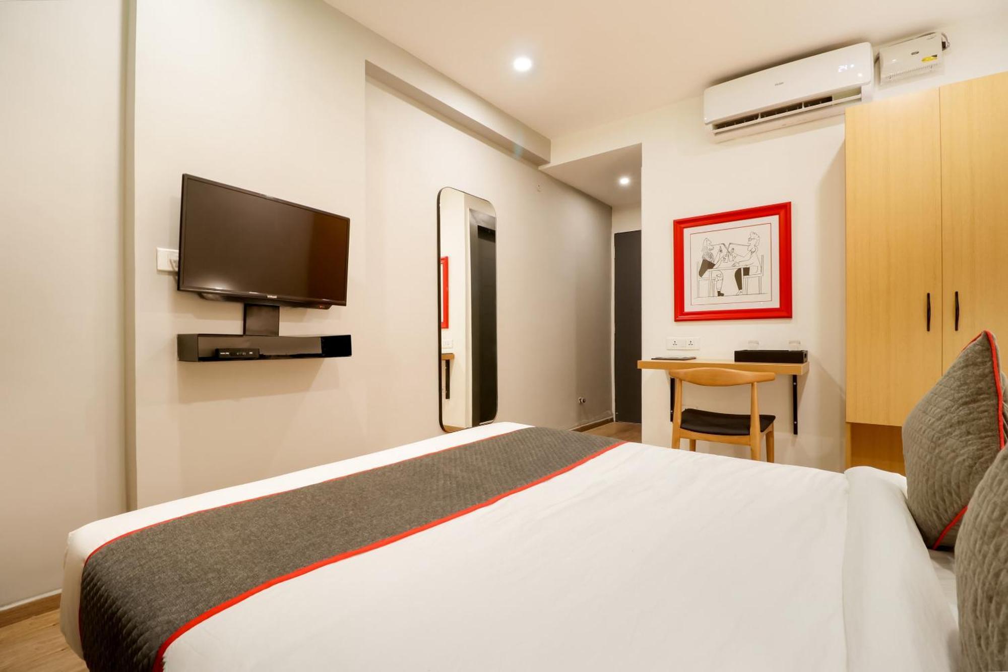 Super Townhouse The Landmark Indore Exterior photo